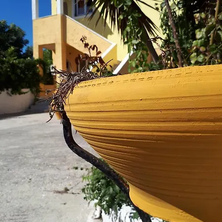 Chrysanthi Melitsa Apts. Sidárion