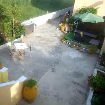 Chrysanthi Melitsa Apts. *