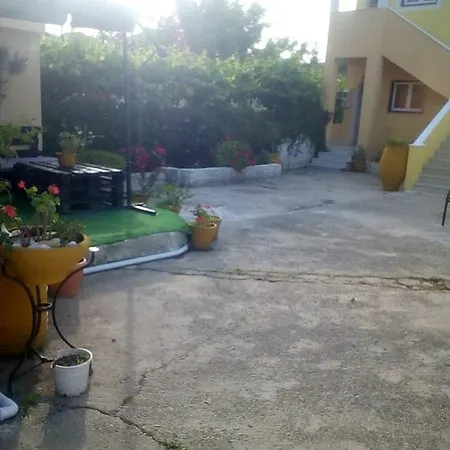 Chrysanthi Melitsa Apts.