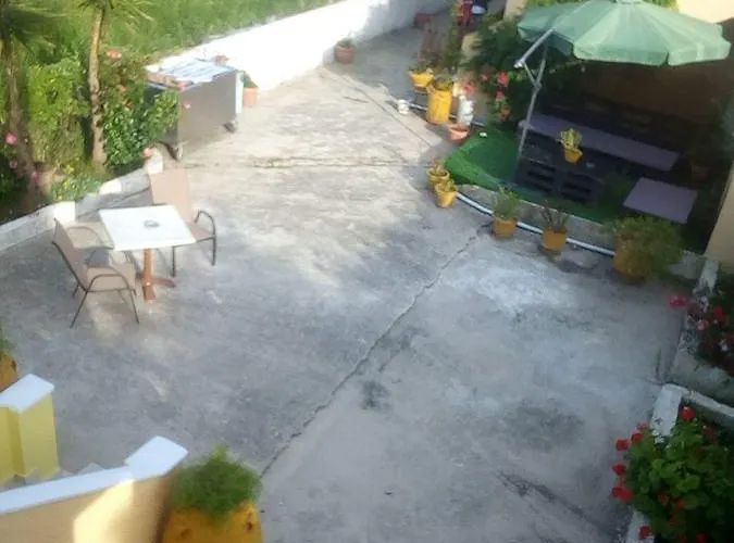 Chrysanthi Melitsa Apts. *