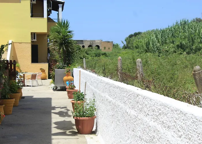 Chrysanthi Melitsa Apts. *