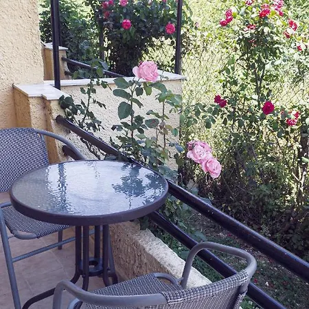 Chrysanthi Melitsa Apts. Σιδάρι